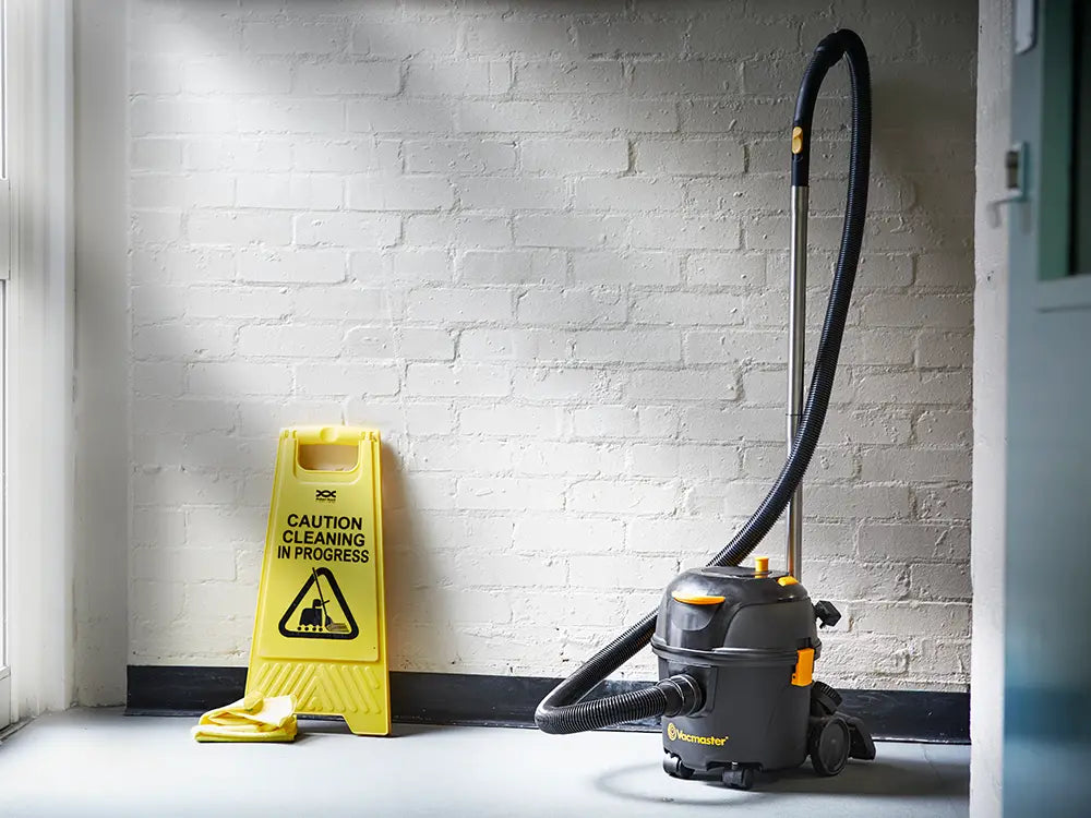 Vacmaster D8 commercial vacuum cleaner v Henry