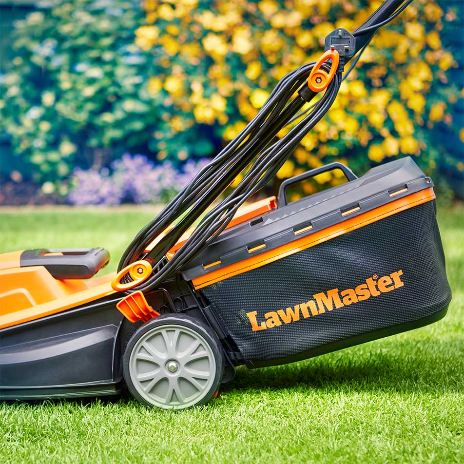 LawnMaster Electric Lawnmower 1400W 34cm with grass collection bag