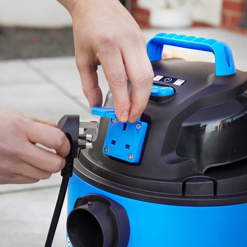 Vacmaster Wet and Dry Vac With Power Take Off Socket Multi 20 VQ1220PFC