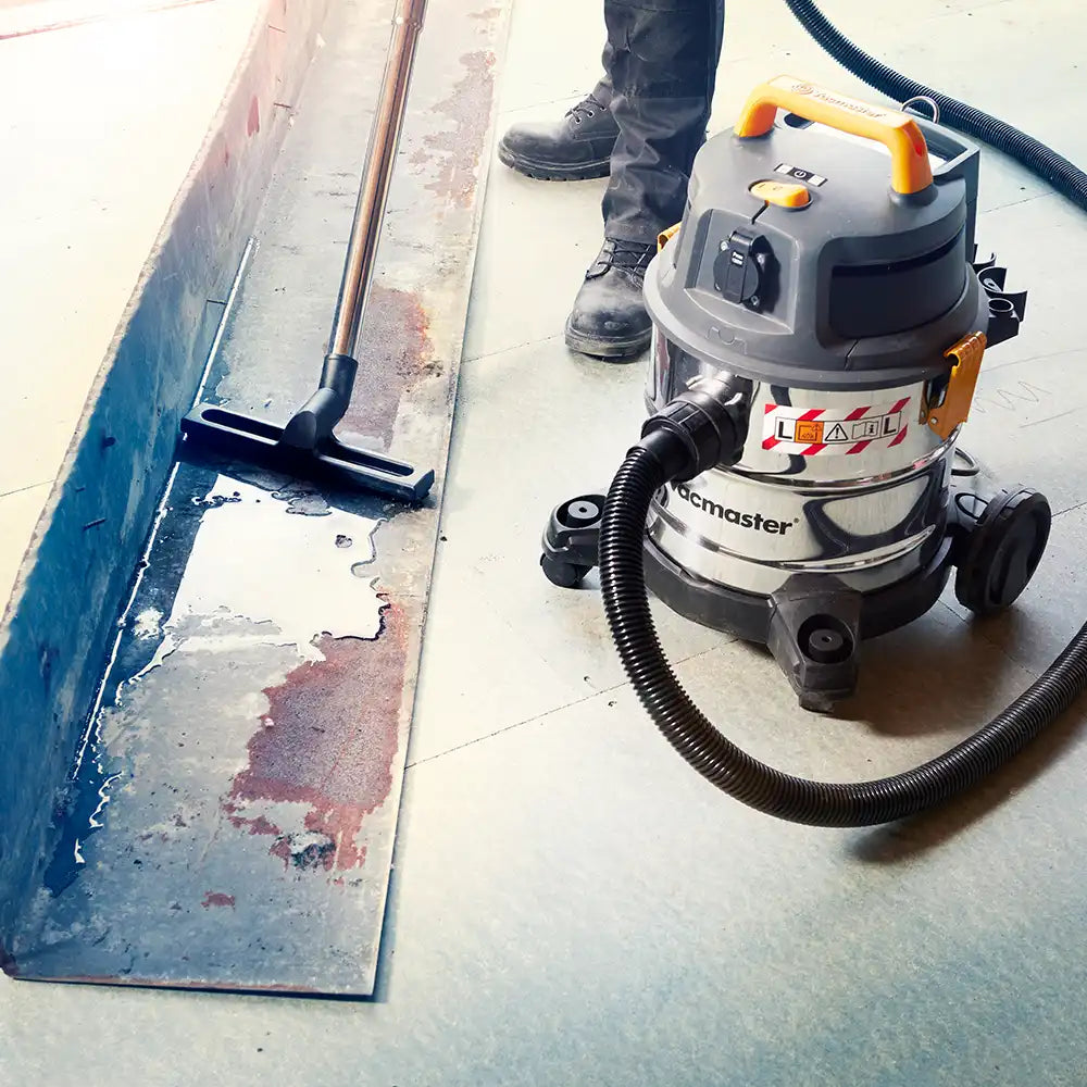 Vacmaster WD L20 Dust Extractor cleaning L Class materials in a commercial premises - VK1620SWC-01L