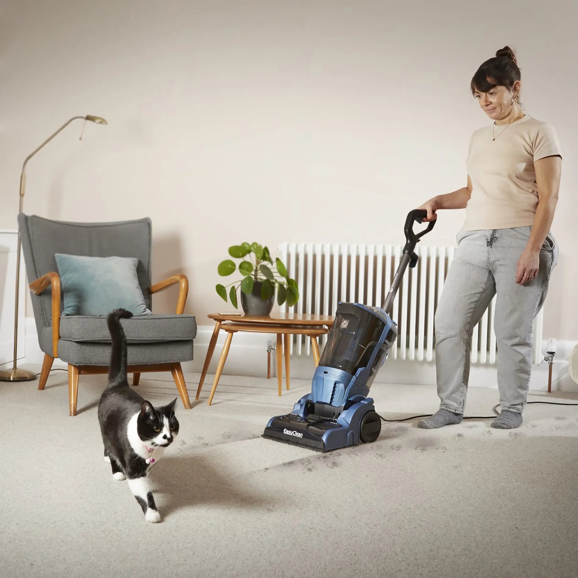 Pet Carpet Cleaner Vacmaster  EasyClean UCT Cleaning Pet Mess in Living Room CA0712UK