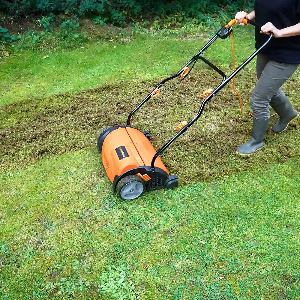 LawnMaster Electric Scarifier and rake GV1333B Combo-01