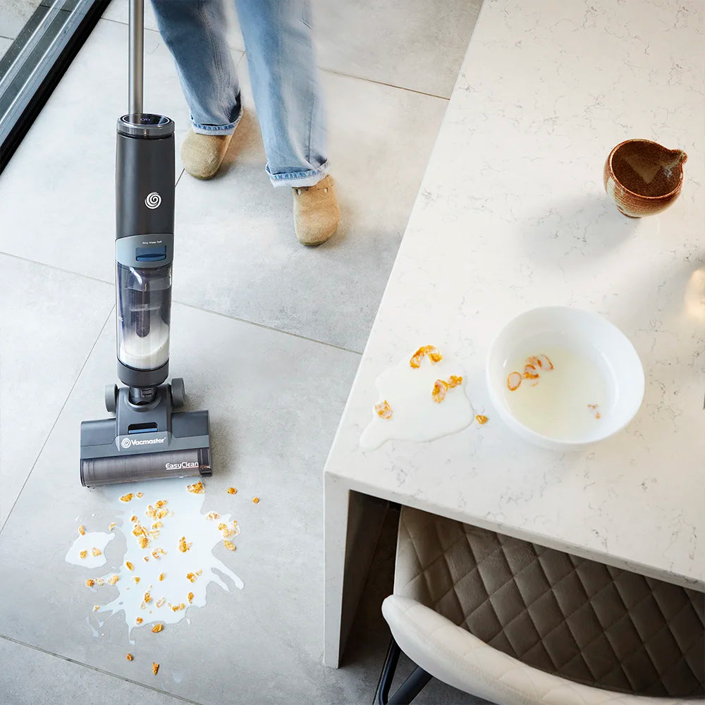 Hard floor Cleaner HSC HA2202UK cleaning cereal from tiled floor