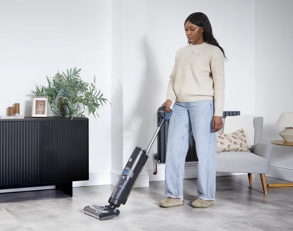 HA2203UK Vacmaste EasyClean HVA hard floor cleaner with 45 minute battery runtime
