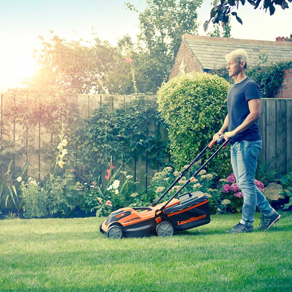 LawnMaster 24V cordless lawnmower creating stripes