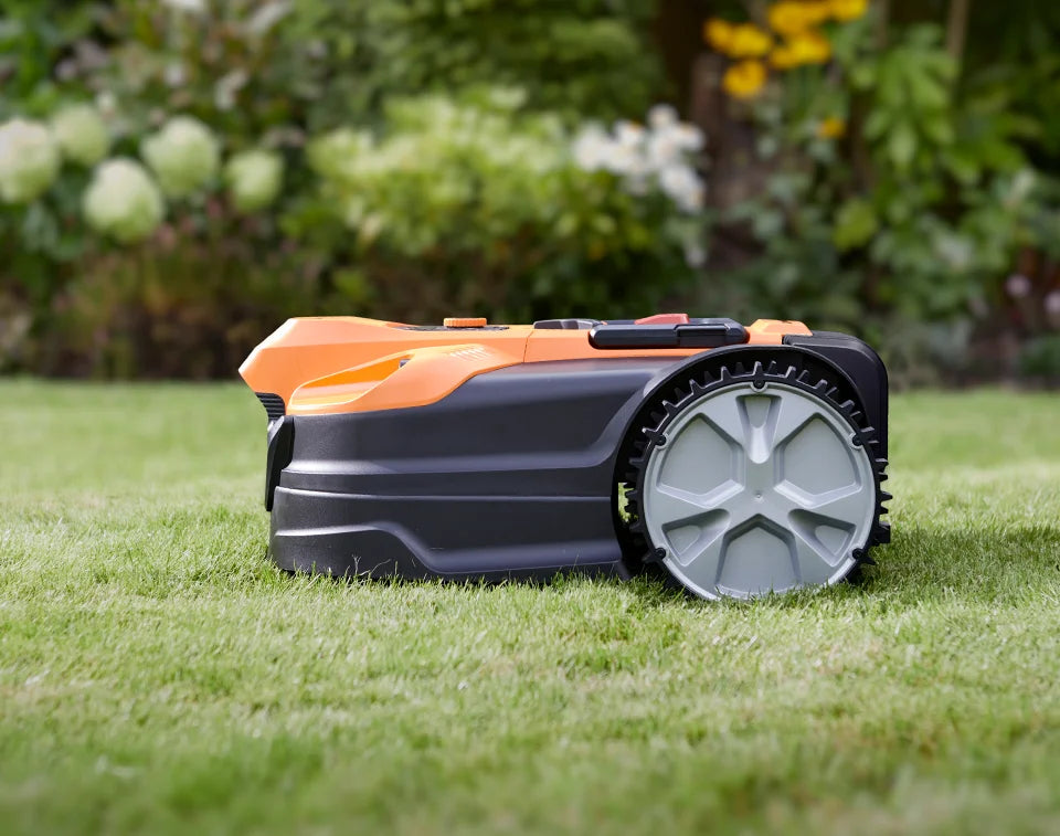 Mulching Robot Mower LawnMaster OcuMow 18 