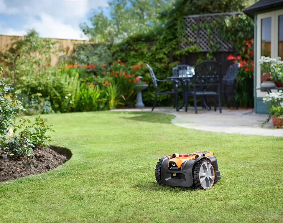OcuMow AMB16-400 Designed for Gardens up to 400m