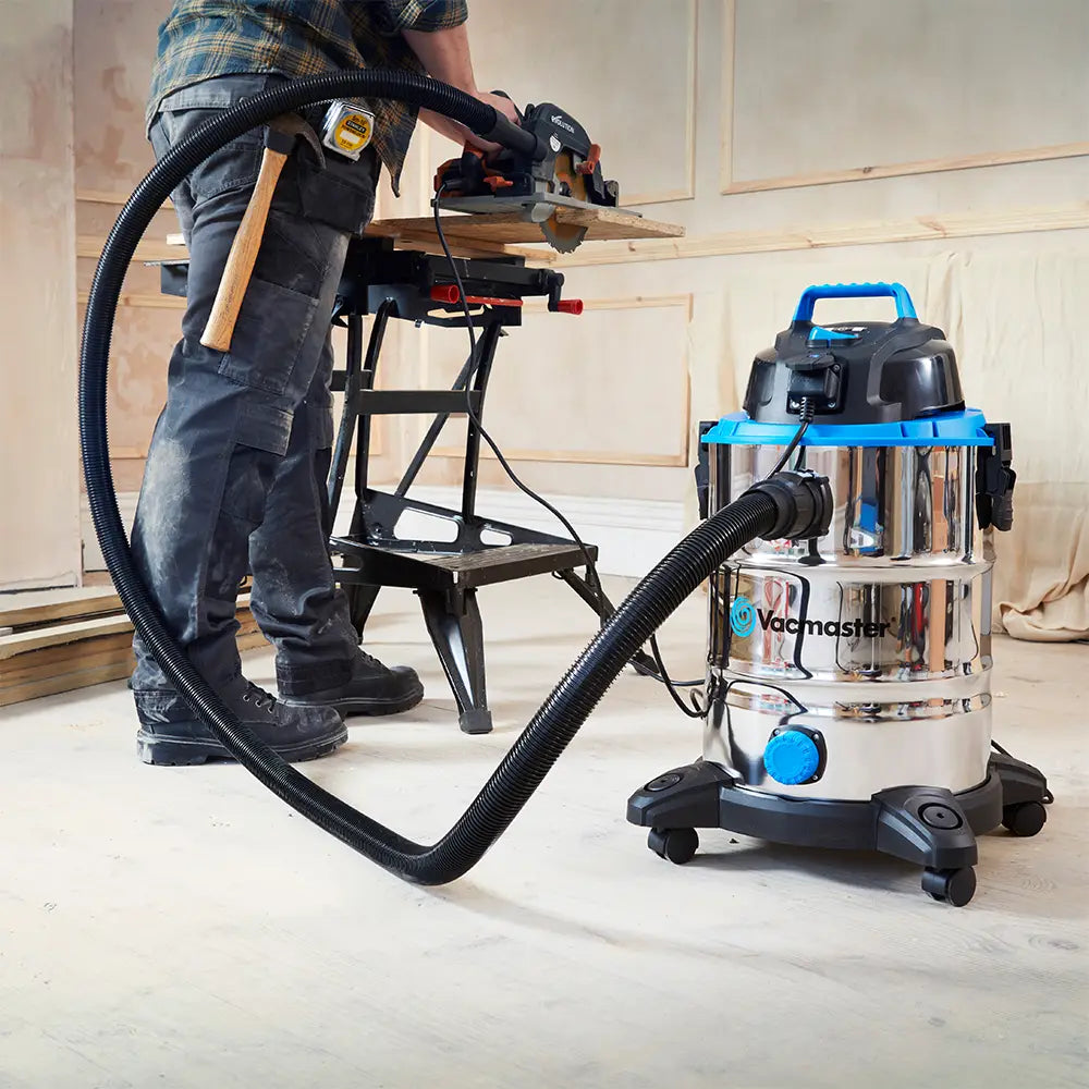 Vacmaster wet and dry hoover with dust port and pto socket connected to sawVQ1530SFDC