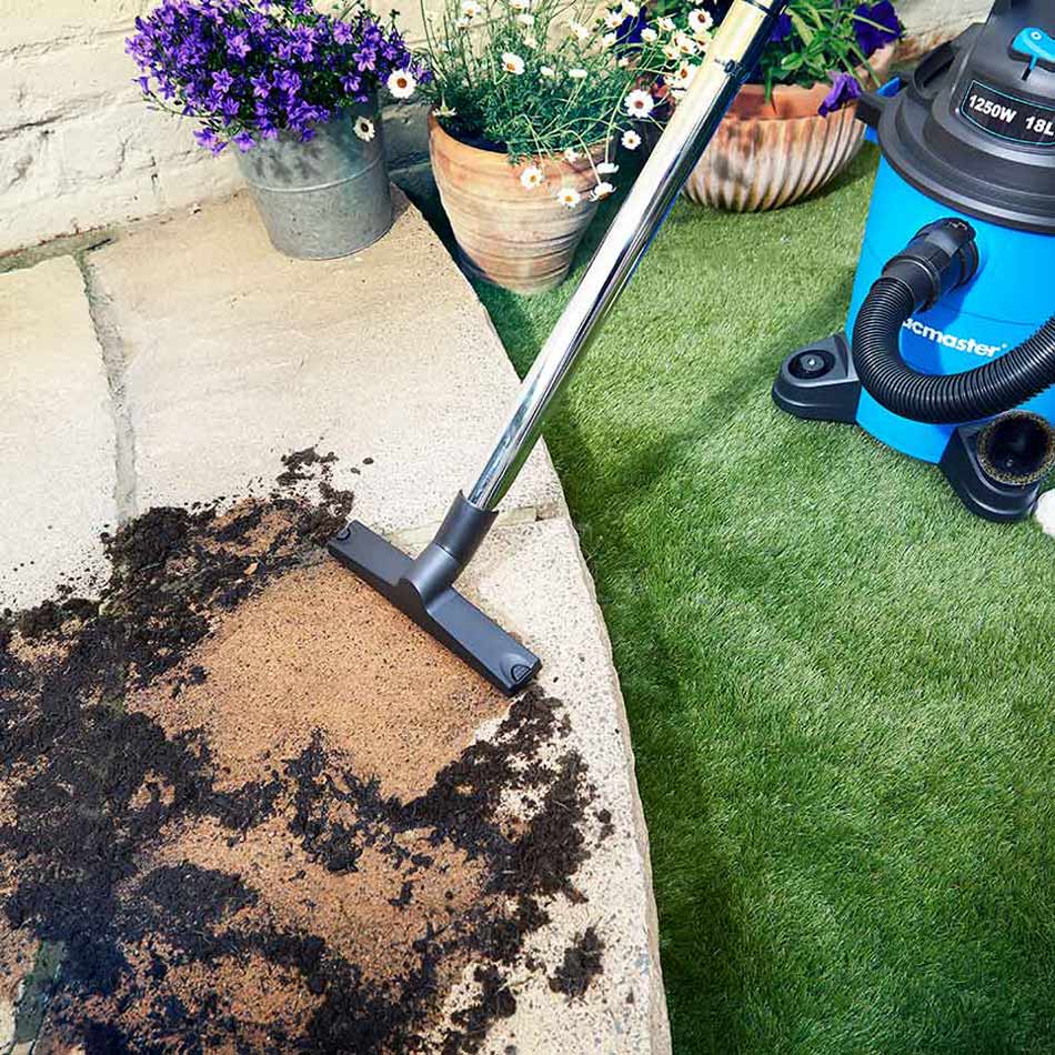 Vacmaster WD18 Garden Vacuum cleaning mud