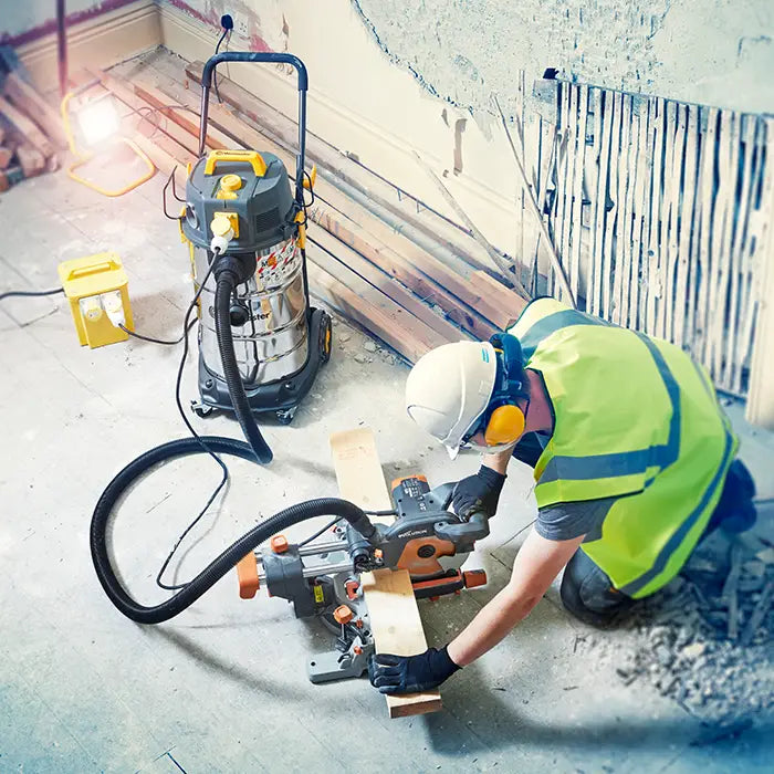 Vacmaster Dust Extractor Connected to a Table Saw